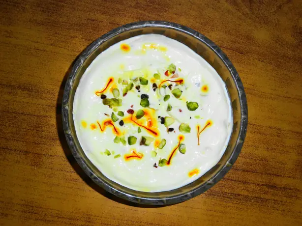 Foto von Shrikhand – fertig angerichtet
