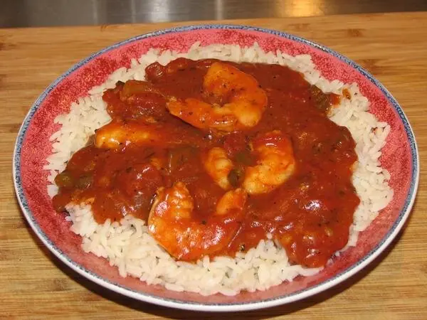 Foto von Shrimp Creole (Garnelen nach Kreolischer Art) – fertig angerichtet