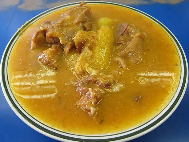 Foto von Sopa de Mondongo (Lateinamerikanische Kuttelsuppe) – fertig angerichtet