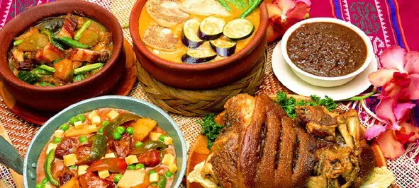 Foto von Talunan (Philippinischer Hähncheneintopf) – fertig angerichtet
