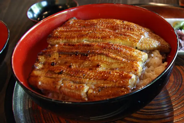 Foto von Tendon (Japanische Tempura-Reisschüssel) – fertig angerichtet