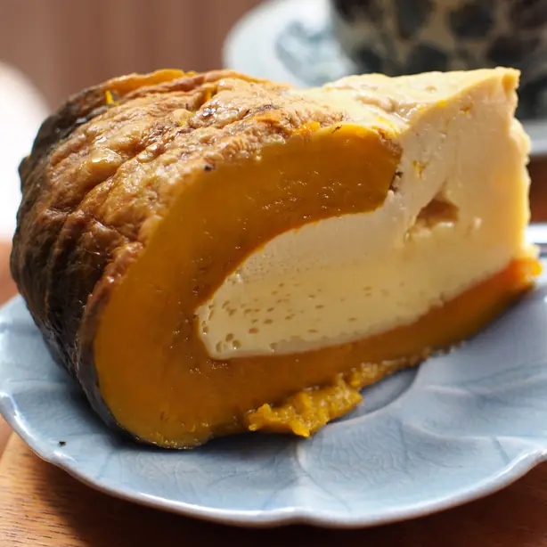 Foto von Thailändischer Kürbis-Pudding (Sankhaya Fakthong) – fertig angerichtet