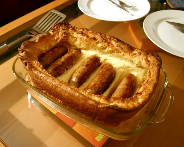 Foto von Toad in the hole – fertig angerichtet