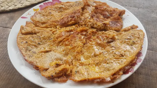 Foto von Tortang Sardinas (Philippinisches Sardinen-Omelett) – fertig angerichtet