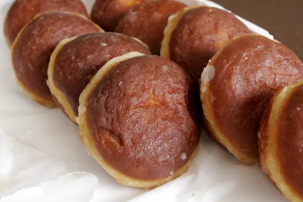 Foto von Traditionelle Pączki (Ponchik) – fertig angerichtet