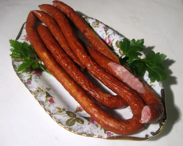 Foto von Traditionelle Polnische Kabanos – fertig angerichtet