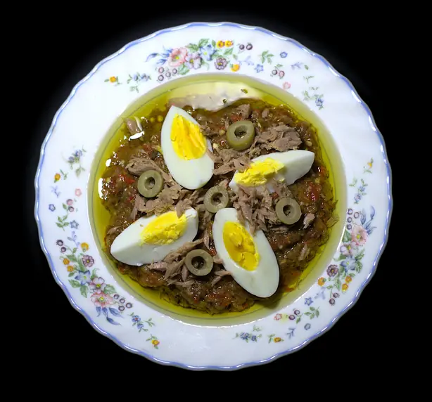 Foto von Tunesischer Mechouia-Salat (Slata Mechouia) – fertig angerichtet