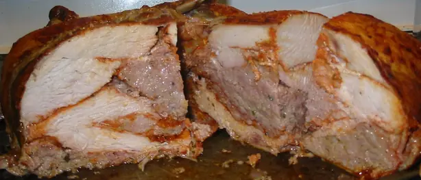 Wikipedia-Bild - Turducken_quartered_cross-section.jpg - Foto: Christopher "Pacula" Corkum - CC BY-SA 3.0