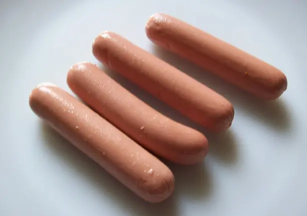 Foto von Vegetarischer Karotten-Hot-Dog – fertig angerichtet