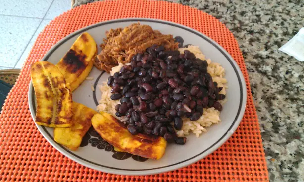 Foto von Venezolanischer Pabellón Criollo - Das Nationalgericht mit Herz und Seele – fertig angerichtet