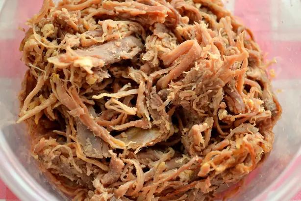 Foto von Zartes Shredded Beef (Gezupftes Rindfleisch) – fertig angerichtet