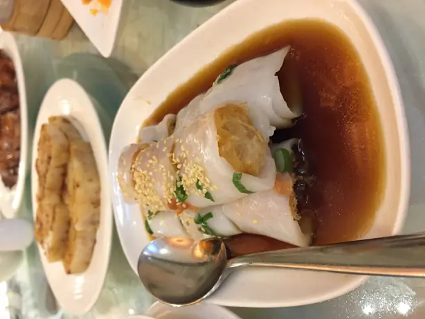 Foto von Zhaliang (Kantonesische Reismehlrollen mit Youtiao) – fertig angerichtet