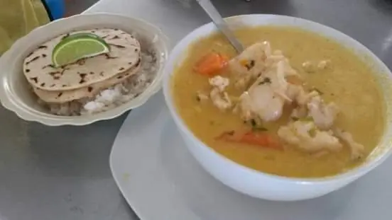 Foto von Karibische Conch-Suppe (Sopa de Caracol) – fertig angerichtet