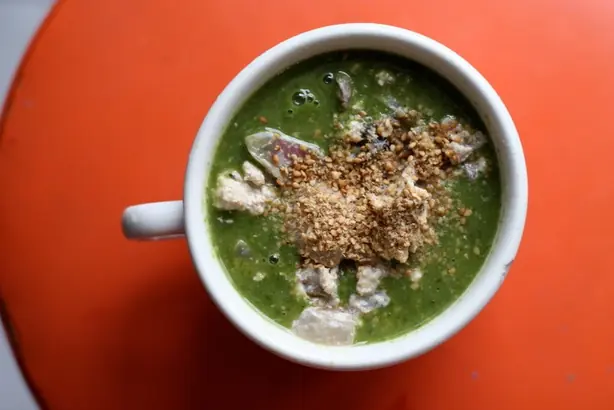 Foto von Cremige Rahmspinatsuppe – fertig angerichtet