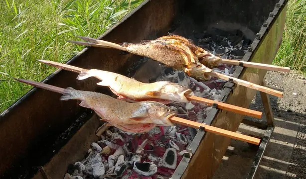 Foto von Bayerischer Steckerlfisch – fertig angerichtet