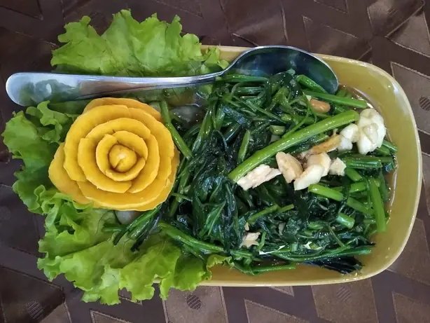 Foto von Scharfer Bambussprossen-Salat (Sup Nomai) – fertig angerichtet