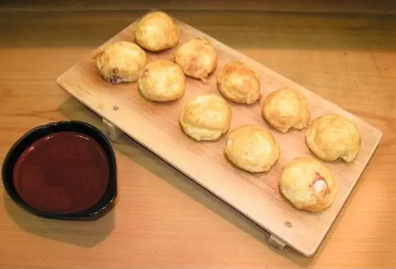 Foto von Akashi-yaki (Japanische Eier-Oktopus-Bällchen) – fertig angerichtet