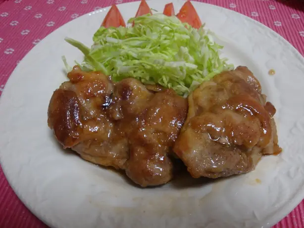 Foto von Klassisches Hähnchen Teriyaki – fertig angerichtet