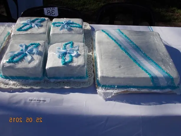 Foto von Torta Argentina (Traditionelle Schichttorte aus Dolores) – fertig angerichtet