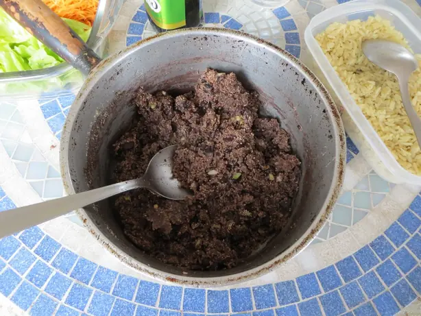 Foto von Tutu de Feijão (Brasilianisches Bohnenpüree) – fertig angerichtet