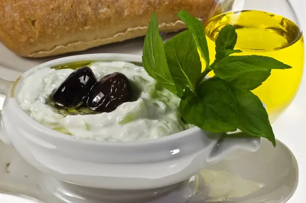 Foto von Erfrischendes Türkisches Cacık – fertig angerichtet