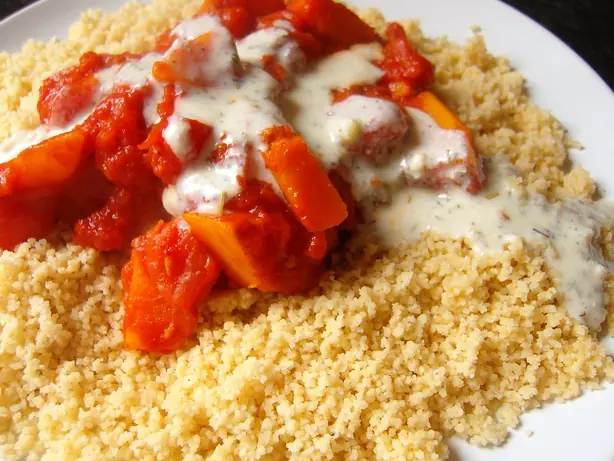 Foto von Kadu Bouranee (Afghanischer Kürbis mit Knoblauch-Joghurt) – fertig angerichtet