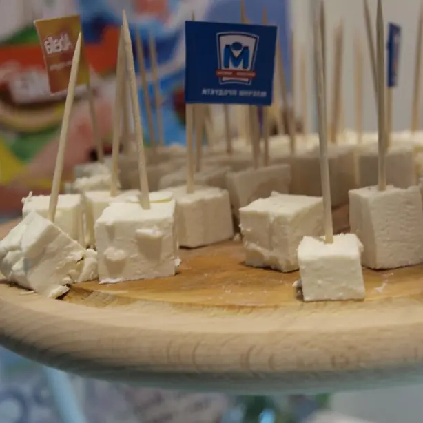 Foto von Hausgemachter Salzlakenkäse (Grundrezept) – fertig angerichtet