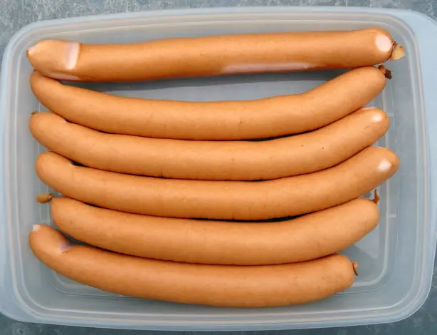 Foto von Klassische Wiener Würstchen (Hausgemacht) – fertig angerichtet