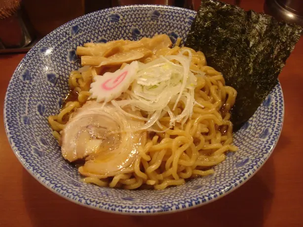 Foto von Aburasoba (Japanische Öl-Nudeln) – fertig angerichtet