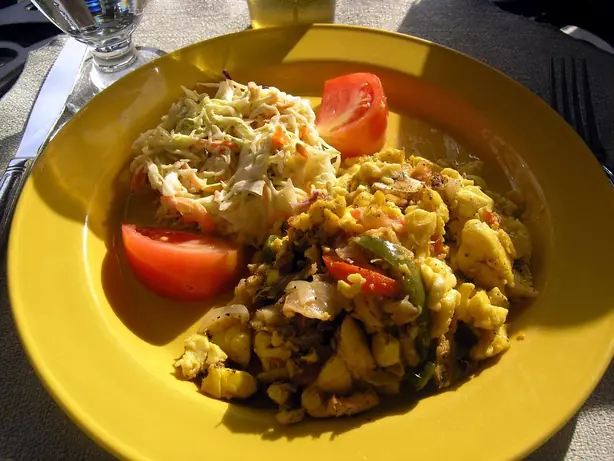 Foto von Ackee and Saltfish (Jamaikanisches Nationalgericht) – fertig angerichtet
