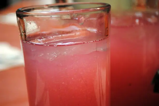Foto von Mexikanische Aguas Frescas (Frisches Fruchtwasser) – fertig angerichtet