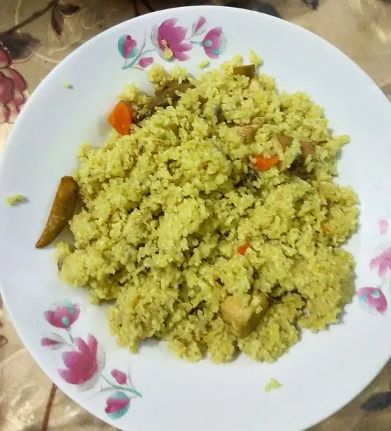 Foto von Akhni (Bangladeschischer Gewürzreis mit Rindfleisch) – fertig angerichtet