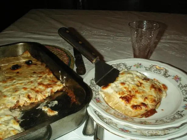 Foto von Klassische Pasta al forno – fertig angerichtet