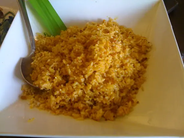 Foto von Aligue Fried Rice (Philippinischer Krabbenfett-Reis) – fertig angerichtet
