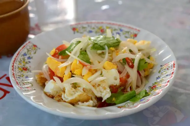 Yam khai dao – Foto: Takeaway (CC BY-SA 3.0)